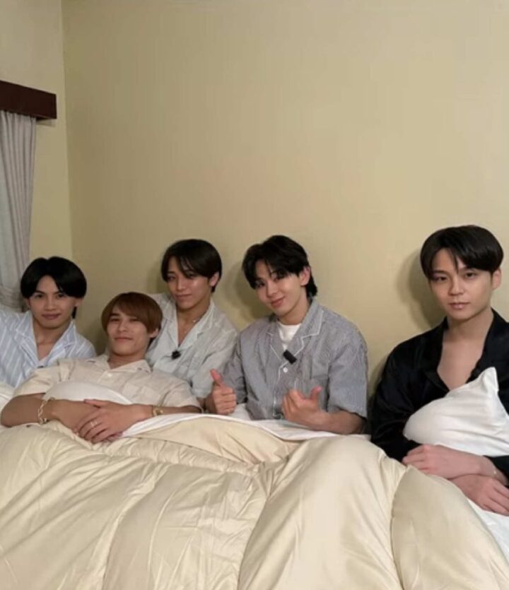 , 撮影チーム; Tournage en direct sur tiktok L’équipe BE FRESH Tetsuta-san riait tellement c’était tellement drôle Toutes les chansons étaient si bonnes que c’était déjà effrayant que le live ait lieu samedi… N’ ONLY/Wa